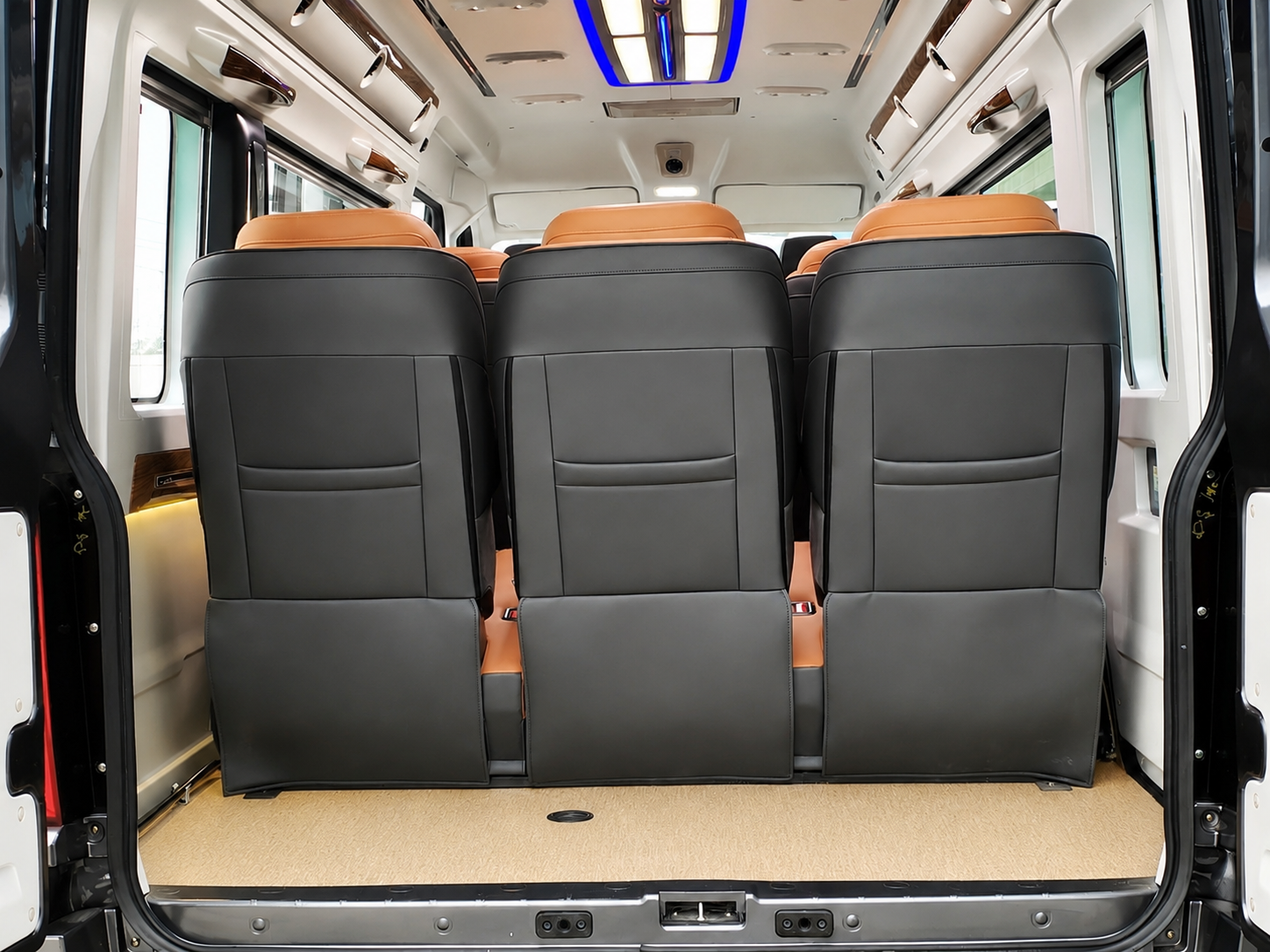 10 Seater Force Urbania Hire