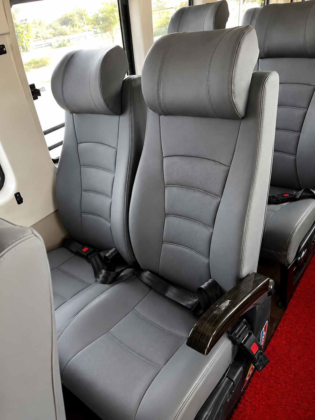 20 Seater Luxury Traveller Hire